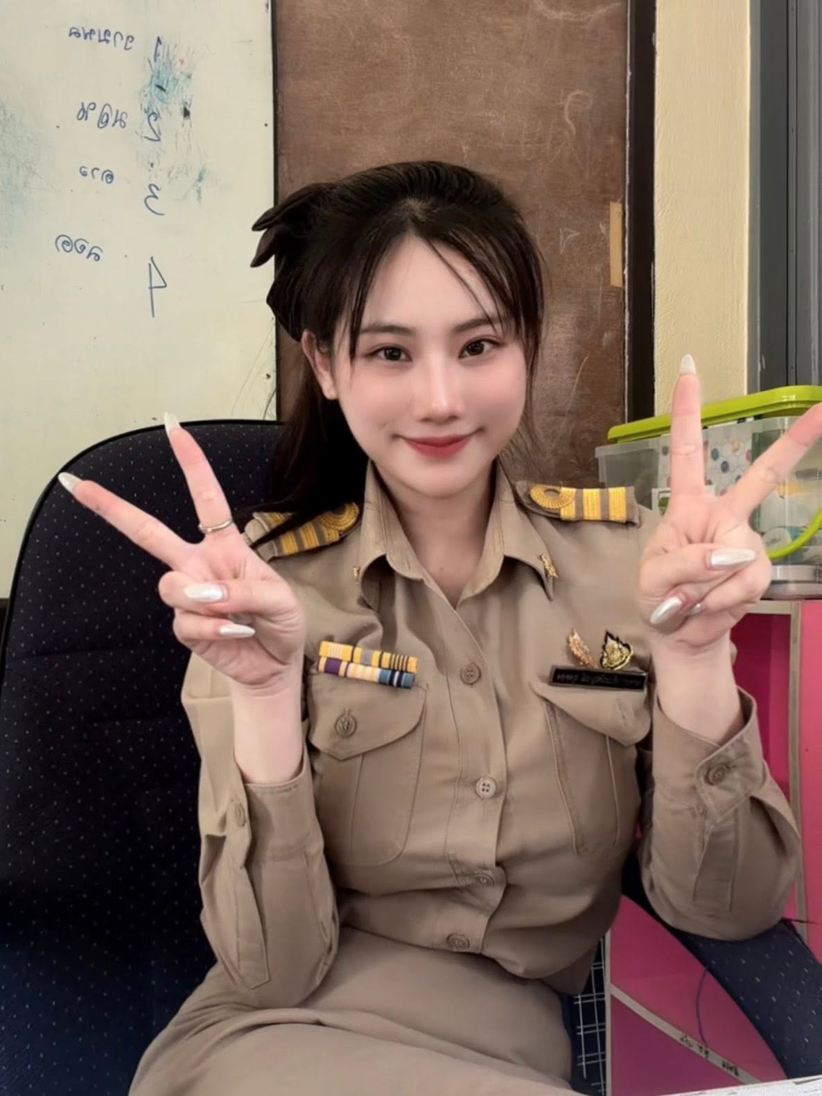 แจกวาร์ป Thanyarat Thungthong